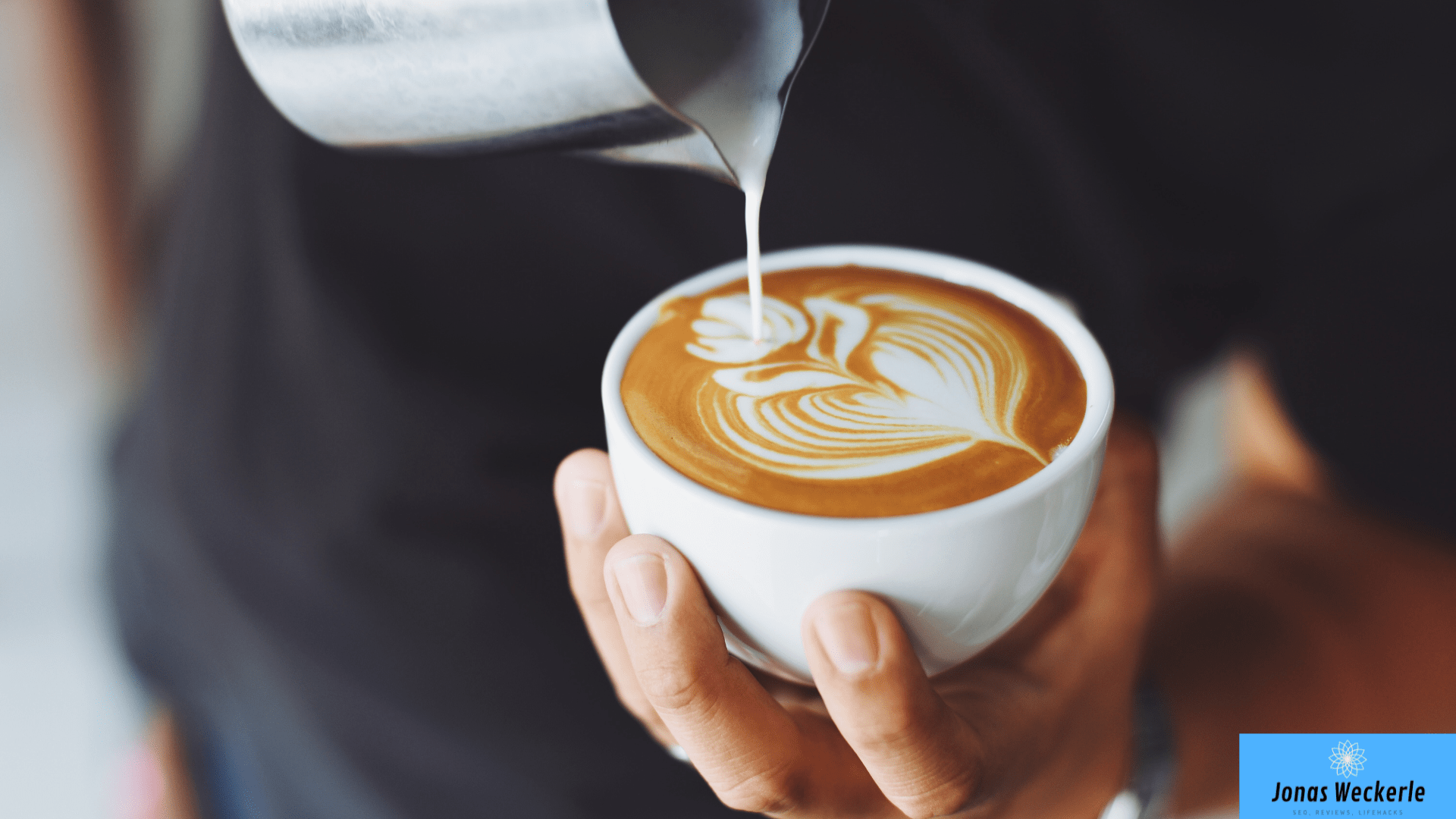 Cappuccino mit Pflanzenmilchbereiter
